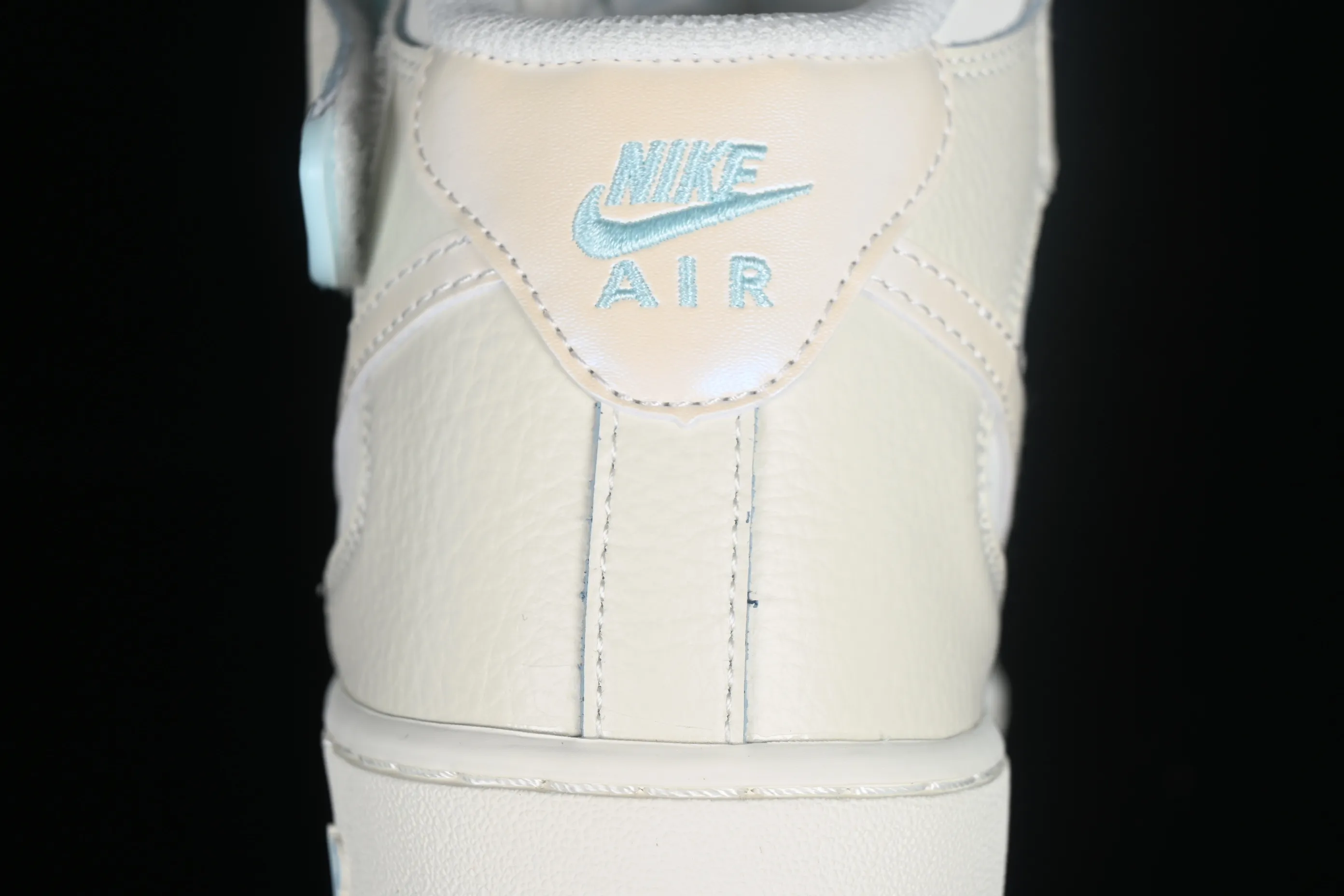 All categories Nk Air Force 1 Air Force series Nk Air Force 1 Mid Air Force mid-top Nk Air Force 1'07 Mid sky blue pearlescent small hook Air Force One mid-top casual sneakers SG2356-802